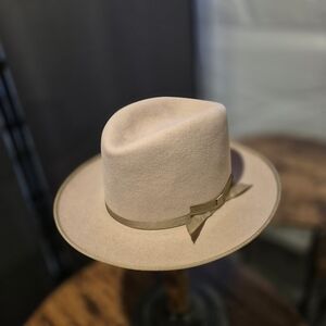 Akubra Imperial Quality Hat with Gold and Red Emblem